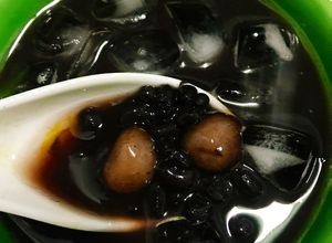 Hình của món Chè đậu đen bột lọc.