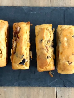 Une photo de Cake aux olives, fromage de chèvre et tomates confites