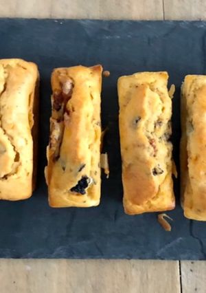 Une photo de Cake aux olives, fromage de chèvre et tomates confites