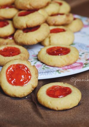 Foto resep Thumbprint Strawberry Cookies