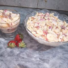 A picture of Macaroni creamy fruits salad.