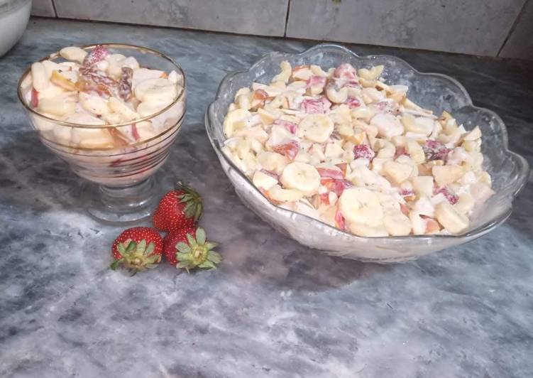 Macaroni creamy fruits salad