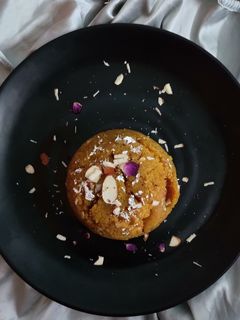 મગની દાળનો શીરો (Moong Dal Sheera Recipe In Gujarati) રેસીપી મુખ્ય ફોટો