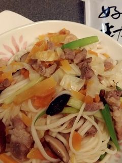 【愛在家裡麵x好勁道】金瓜肉絲炒麵 的食譜成品照片