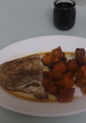 Una foto de Solomillo de pavo relleno acompañado de calabaza especiada en freidora de aire