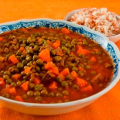 A picture of Green peas and meat stew - bazella w riz.