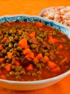 A picture of Green peas and meat stew - bazella w riz.