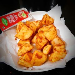 A picture of Potato wedges.