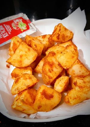 A picture of Potato wedges.