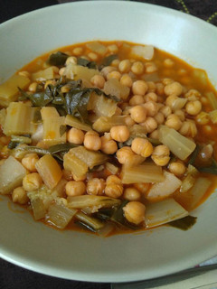 Una foto de Garbanzos con acelgas (vegano)