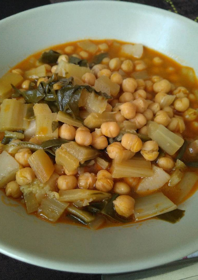 Una foto de Garbanzos con acelgas (vegano)