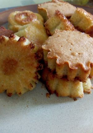 A picture of Sponge cup cake.