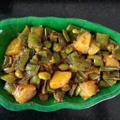 Sem allu matar ki sabji A picture of Sem allu matar ki sabji.