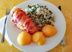 Baconbe tekert csirkemell barackbefőttel recept fotója
