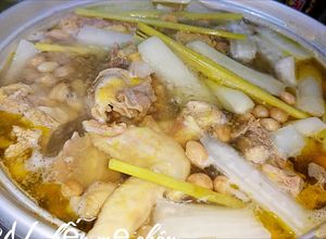 Hình của món Lẩu gà hầm sả.