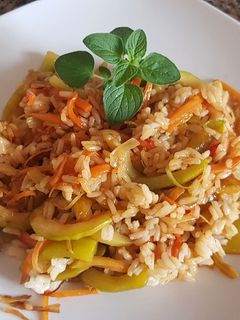 Una foto de ZAPALLITO de tronco, salteado al wok con arroz. #Mercado