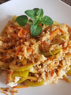 Una foto de ZAPALLITO de tronco, salteado al wok con arroz. #Mercado