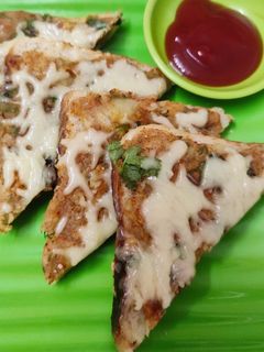 चीज पोटॅटो टोस्ट (Cheese Potato Toast Recipe In Marathi) रेसिपी चे मुख्य फोटो