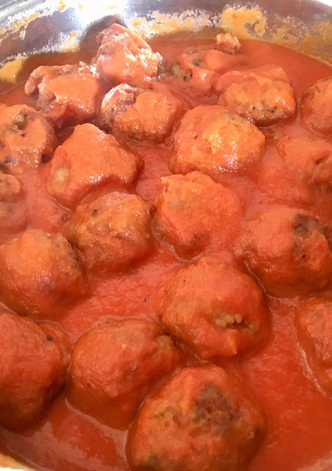 Una foto de Albóndigas con tomate