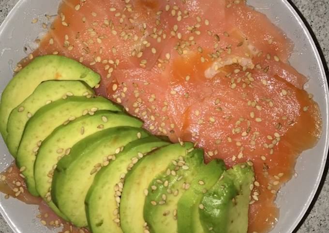 Steps to Make Chirashi Saumon avocat