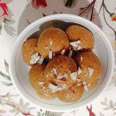 A picture of Sattu Ladoo.