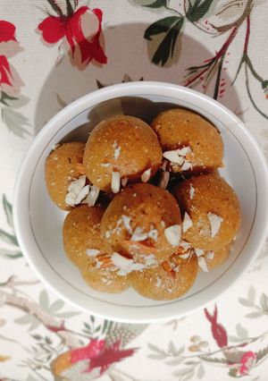 A picture of Sattu Ladoo.