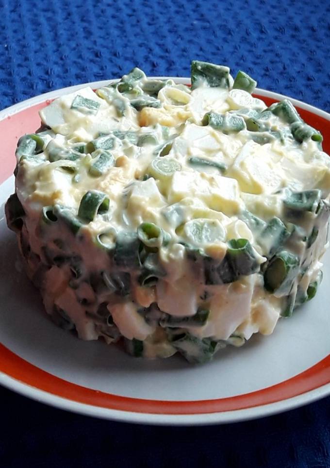 Салат із зеленої цибулі і яєць
