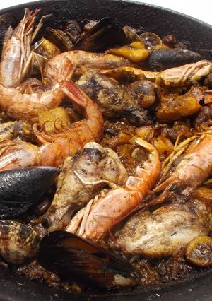 Una foto de Paella al fuego