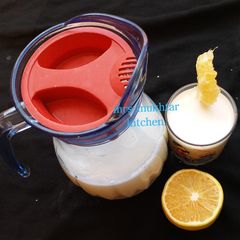 Orange milkshake A picture of Orange milkshake.