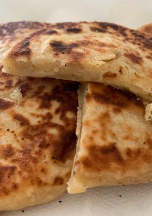 Una foto de Pan naan con queso