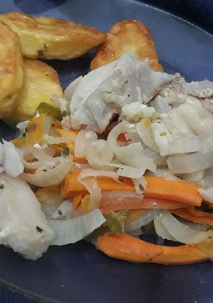 Una foto de Pollo de Mar en colchón de verduras
