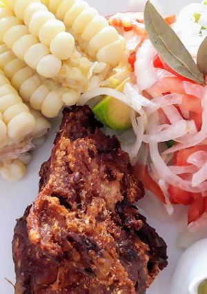 Una foto de Chicharrón de Cuy a lo Carmelita