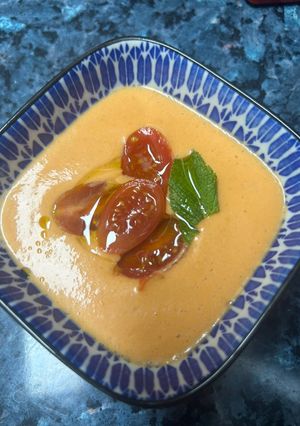 Una foto de Crema griega de tomate y yogur con Thermomix