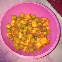 A picture of Matar paneer.
