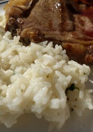 Una foto de Bife a la plancha con risotto de ajo y perejil