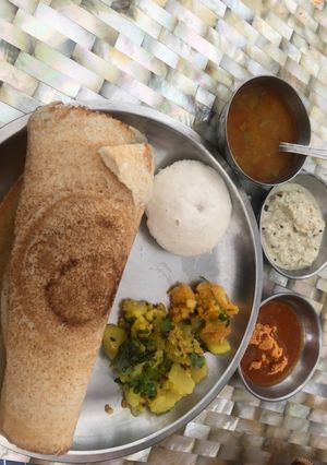 A picture of Dosa and Idli.