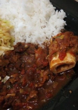 A picture of Turmeric beef stew.