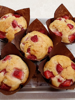 Foto di Muffin banana e fragole senza zucchero, burro e uova