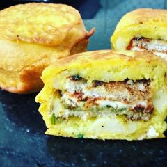A picture of Cheesy VadaPav.