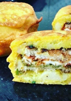A picture of Cheesy VadaPav.