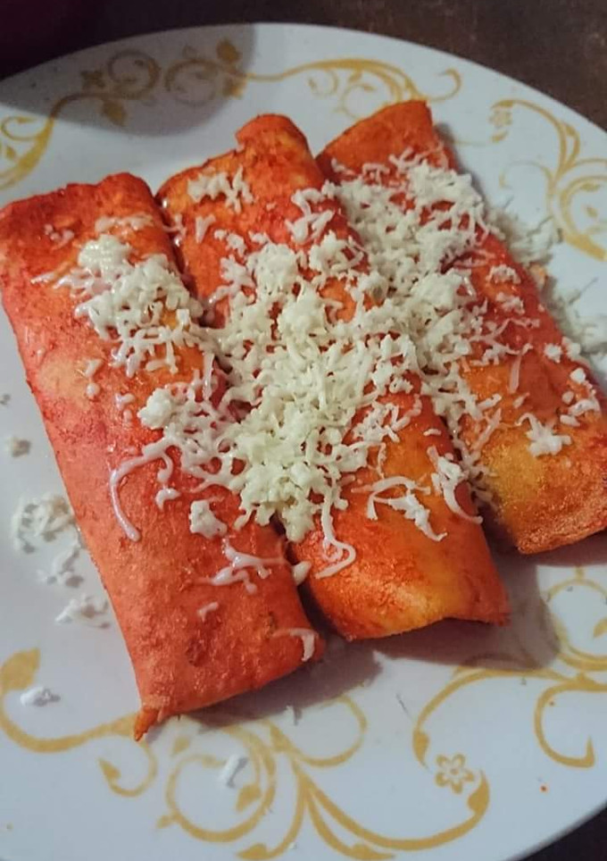 Una foto de Enchiladas de pollo con salsa morita