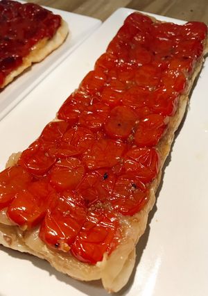Una foto de Tarta tatín de tomates cherry