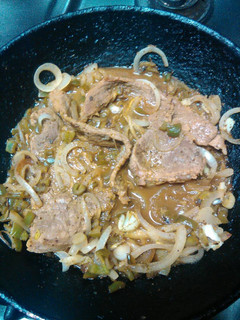 Una foto de Bisteck encebollado al limón