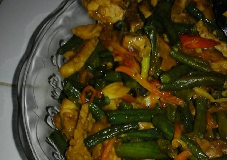 Proses memasak Orek tempe kacang panjang yang Enak