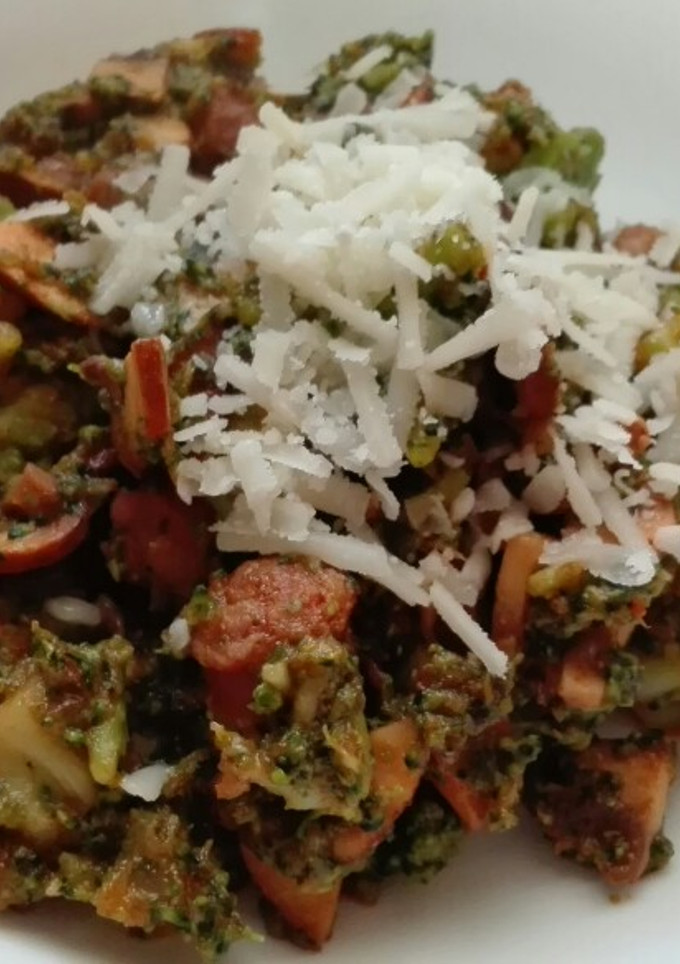 Una foto de Salteado de Brócoli y Champiñones con Chistorra