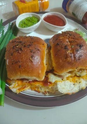ચીઝ મસાલા પાઉં (Cheese Masala Paav Recipe In Gujarati) રેસીપી મુખ્ય ફોટો