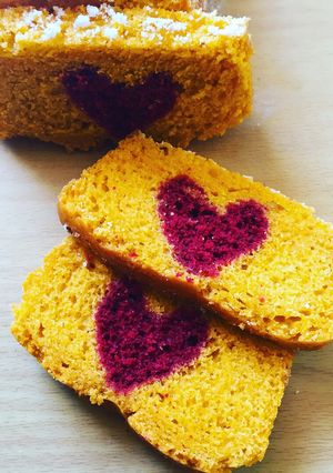 A picture of Surprise heart cake.