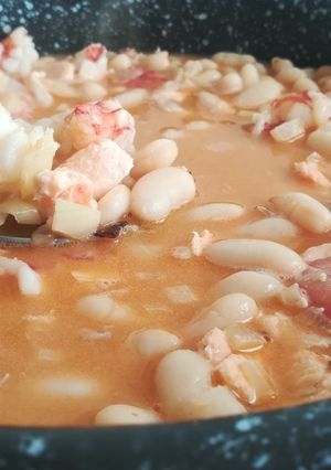 Una foto de Fabas con langostinos