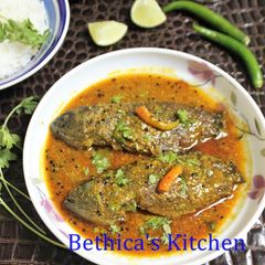 A picture of Koi Macher Jhal (Bengali Fish Curry).