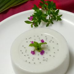 A picture of Coconut milk pudding.